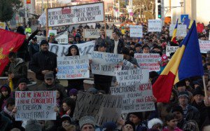 Ample proteste în toată țara împotriva exploatării gazelor de șist