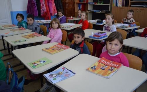 După o întârziere de jumătate de an şcolar, noile abecedare vor ajunge în şcoli în februarie