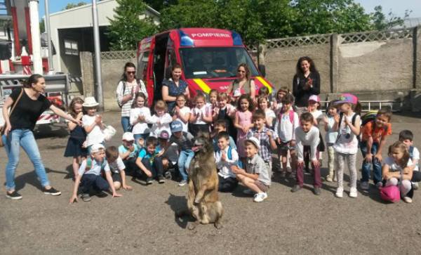 1 iunie în siguranţă, alături de pompieri! Peste 2500 de copii au sărbătorit „Ziua Internaţională a Copilului” alături de pompieri - FOTO