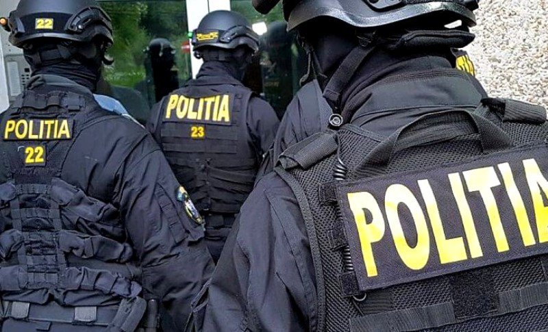 Flagrant și percheziții, într-un caz de deținere de droguri la Botoșani