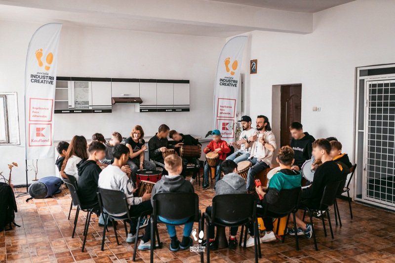 Proiectul educațional #PREƧENT ia amploare în 5 județe din România - FOTO