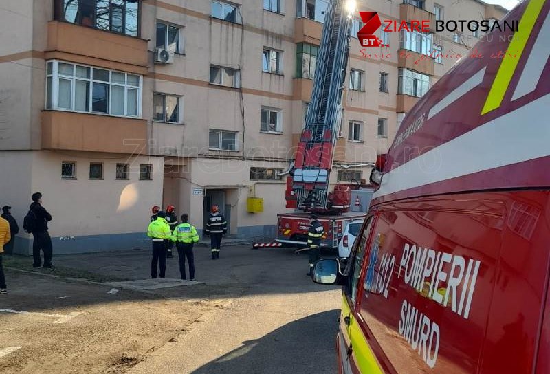 Femeie din Dorohoi rămasă blocată în propriul apartament. Pompierii au intervenit cu autoscara