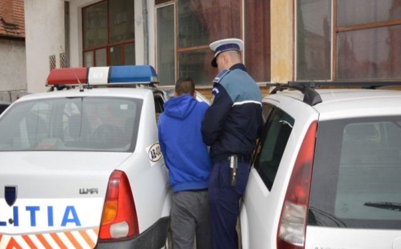 Botoșănean reținut pentru furt calificat după ce a intrat într-o casă și a furat un telefon mobil, laptopuri, bijuterii și produse cosmetice
