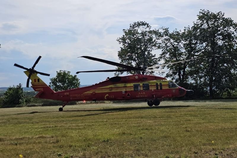 Elicopterul SMURD Black Hawk a venit la Botoșani pentru a prelua doi răniți. Vezi starea celor 15 victime!