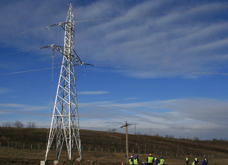 Delgaz Grid: Investiții de peste 240 de milioane de lei în linii electrice de înaltă tensiune, cu finanțare din Fondul pentru Modernizare