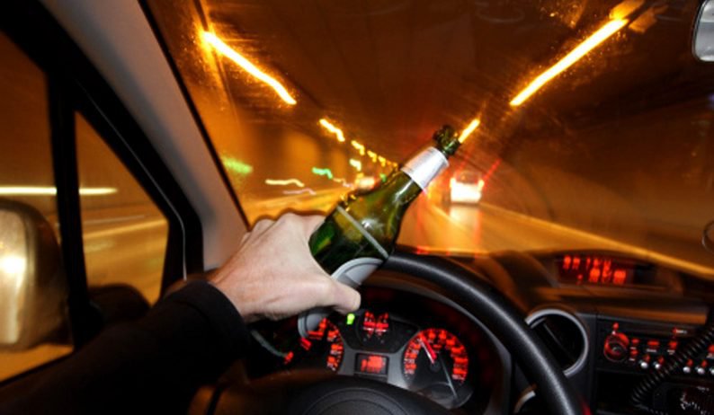 Șofer cu alcoolemie uriașă, scos din trafic de polițiști