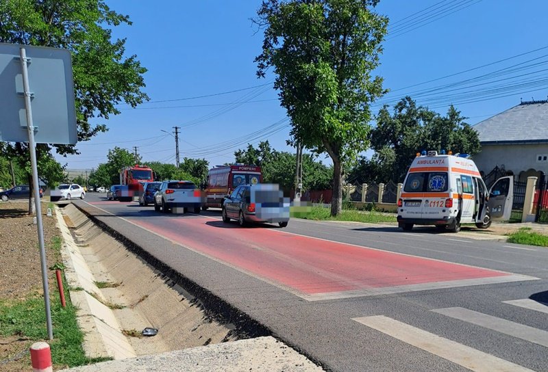 Trei mașini au fost avariate în urma unui accident la Flămânzi - FOTO