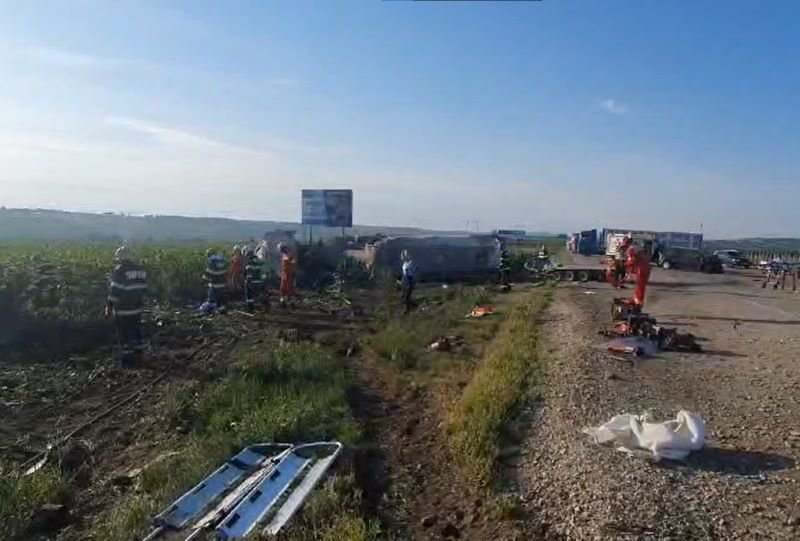 Accident cumplit în Suceava. Trei adulți și doi copii au decedat după ce au fost spulberați de un TIR