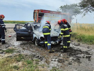 Mașină distrusă într-un incendiu, pe …