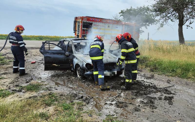 Mașină distrusă într-un incendiu, pe DN 29