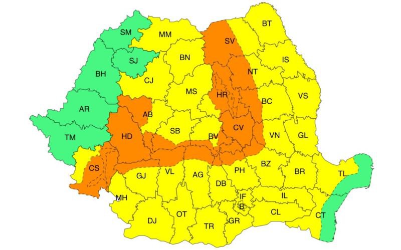 COD GALBEN de averse torențiale, intensificări ale vântului și descărcări electrice pentru Județul Botoșani