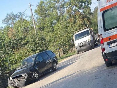 Accident rutier! Două autoturisme s-au …