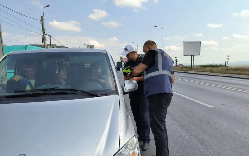 Acțiune de prevenire a migrației ilegale în județul botoșani: 11 autoturisme au fost verificate și 25 de persoane au fost legitimate