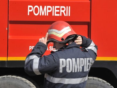 Incendiu produs pe acoperișul unui …