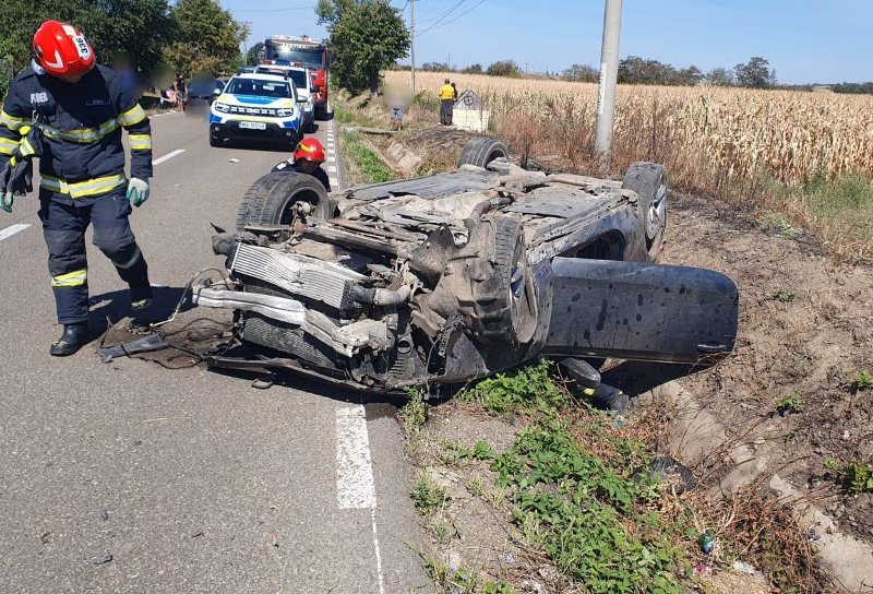 Accident rutier produs în urmă cu puțin timp în localitatea Corni. Doi tineri au avut nevoie de îngrijiri medicale - FOTO