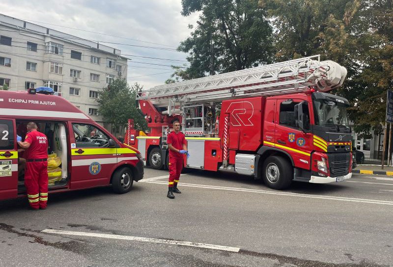 Incendiu izbucnit în bucătăria unui apartament din municipiul Botoșani - FOTO