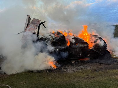 Incendiu violent la un depozit …