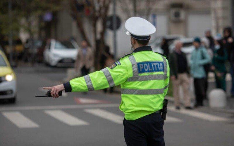 Aproximativ 50 de permise de conducere și certificate de înmatriculare reținute de polițiști în weekendul care a trecut