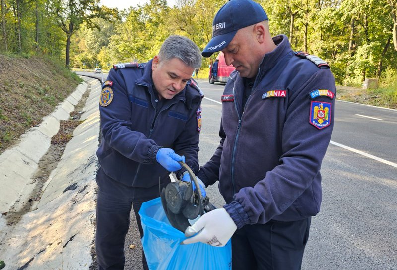 Pompierii botoșăneni au participat la campania națională de ecologizare 2024- FOTO