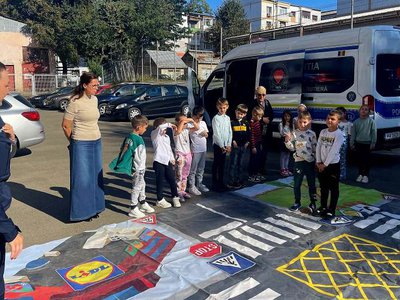 Şcoala Gimnazială Sf. Maria Botoşani: …