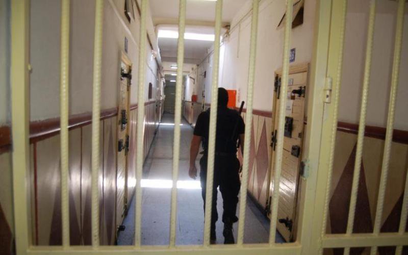 Bărbat din Dorohoi ridicat direct de la poarta penitenciarului pentru a fi escortat în Ungaria