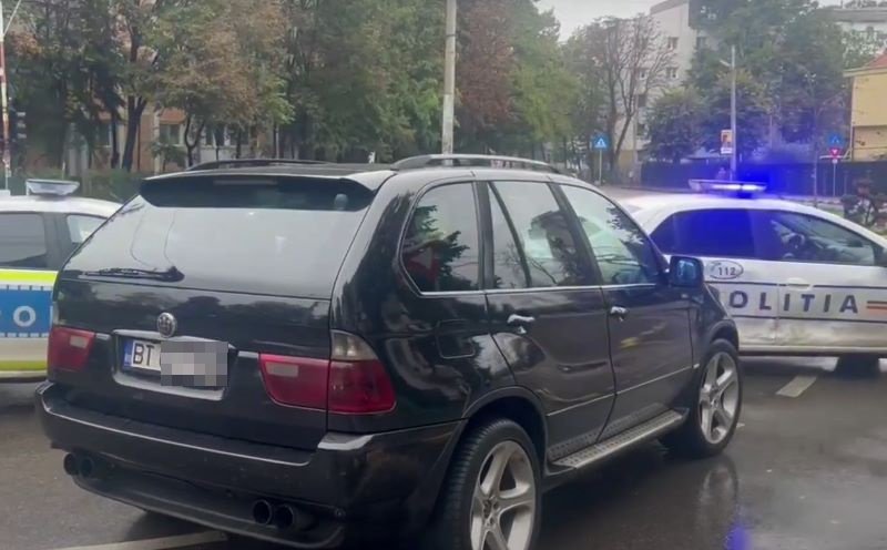 Urmărire la Botoșani! Șofer aflat sub influența alcoolului și a substanțelor psihoactive oprit cu greu de polițiști