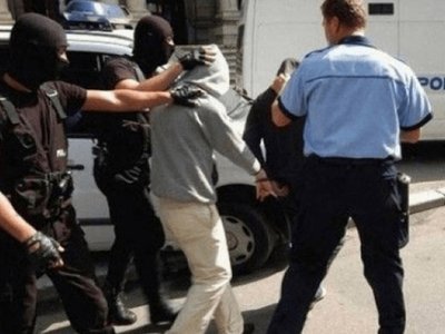 Doi tineri reținuți de polițiști …