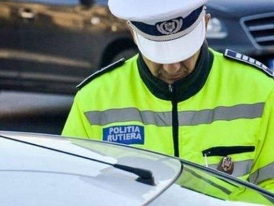 Oprit de polițiști, văzând că …