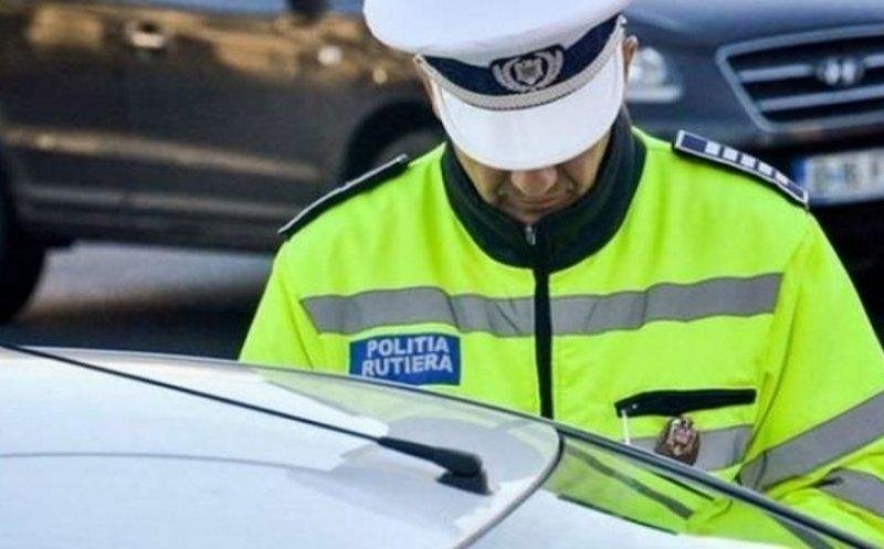 Oprit de polițiști, văzând că șoferul nu mai poate ține drumul drept