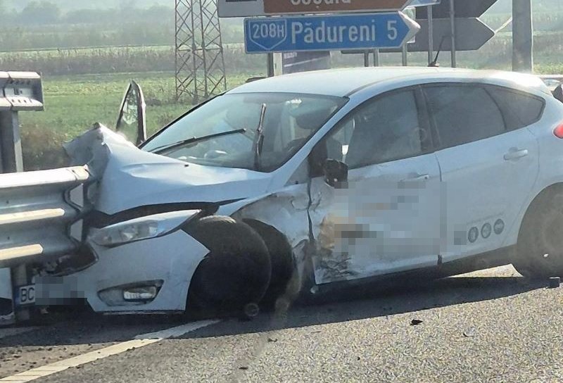 Accident rutier la Copălău. Patru persoane au ajuns la spital în urma coliziunii dintre două mașini - FOTO