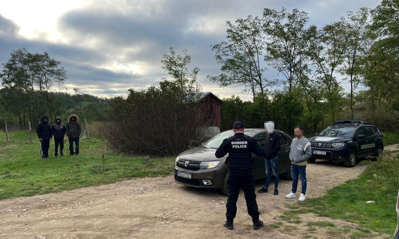 Trei cetăţeni indieni opriţi la frontiera de nord-est - FOTO