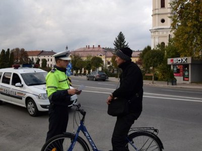 Nouă bicicliști amendați de polițiștii …