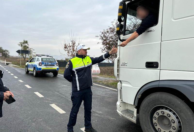 Transportatori verificați la aparatele Tachoscan, de polițiștii rutieri