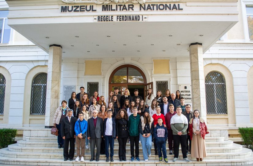 Elevii din Botoșani recompensați deputatul Alexandra Huțu cu o vizită la Muzeul Militar Național și Palatul Parlamentului - FOTO