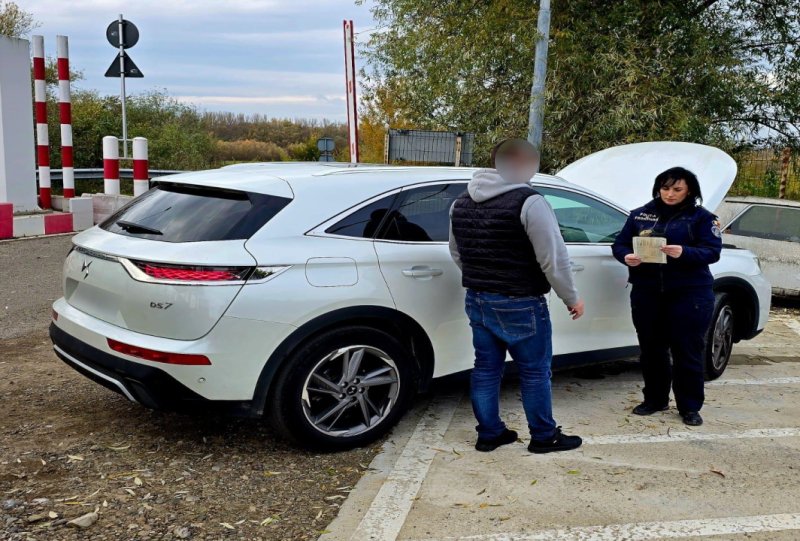 Autoturism căutat de autoritățile din Franța, descoperit de polițiștii de frontieră de la Rădăuți-Prut