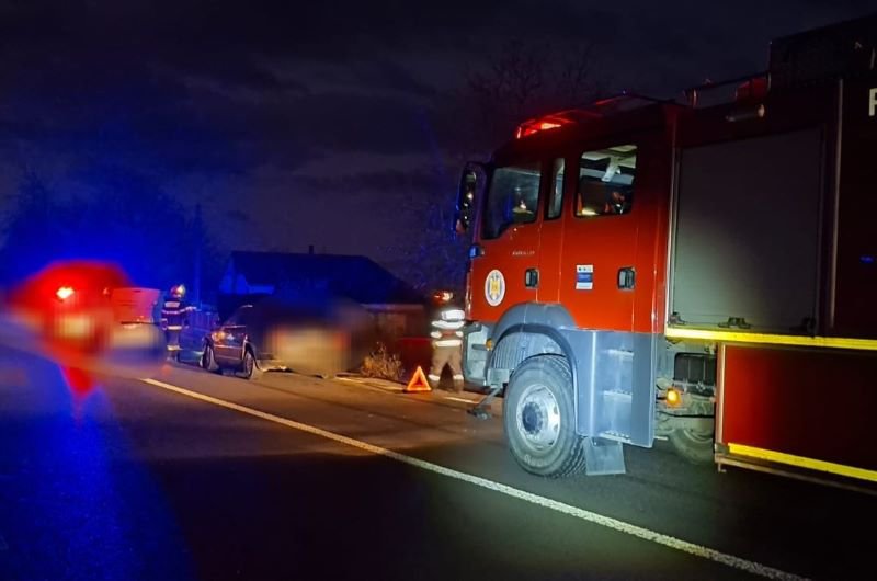 Accident! Două mașini s-au ciocnit în localitatea Cotu - FOTO