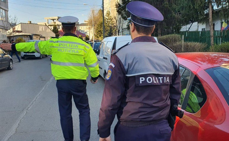 Peste 80 de permise și certificate de înmatriculare reținute de polițiști în această săptămână