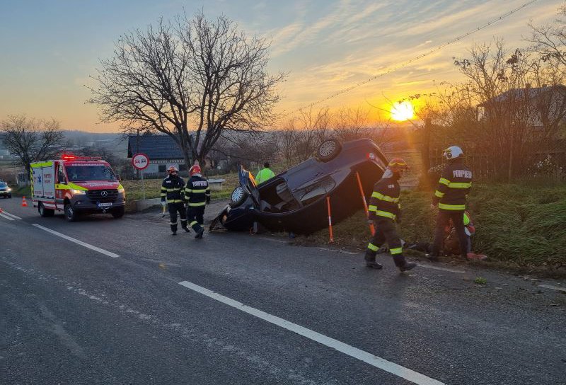 Tânăr ajuns la spital după ce s-a răsturnat cu mașina la Răchiți