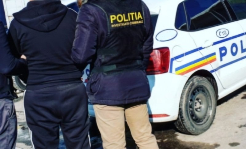 Tânăr reținut de polițiști pentru tâlhărie. Anchetă de amploare desfășurată pentru probarea faptei