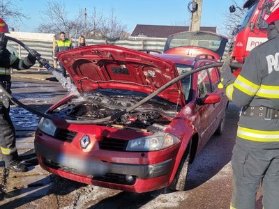 Autoturism cuprins de flăcări în …