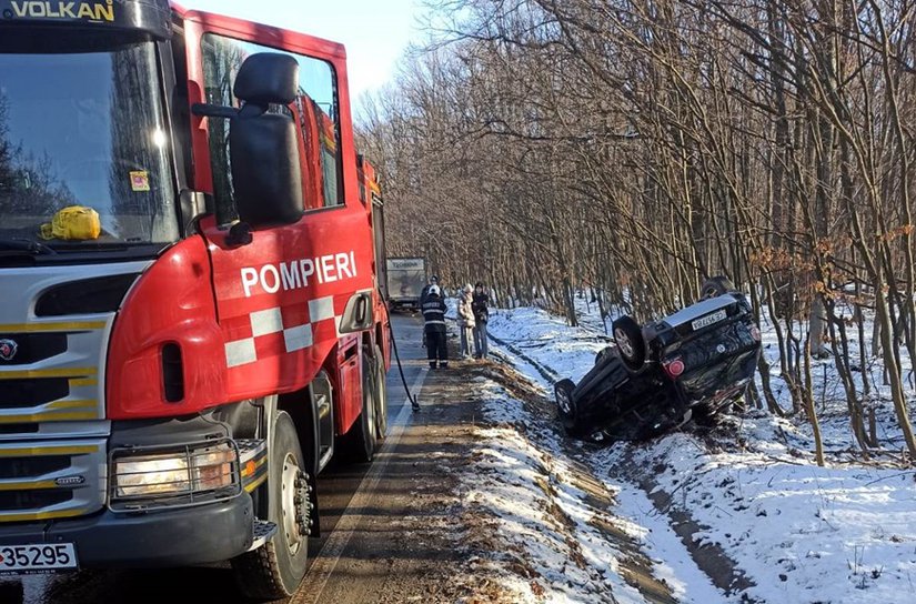 Accident rutier în localitatea Vârfu Câmpului - FOTO