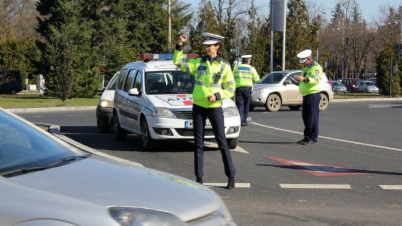 Depistați la volanul autoturismelor, deși nu aveau acest drept