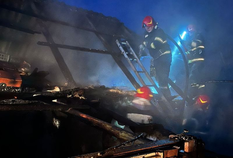 Bărbat de 41 de ani mort în urma unui incendiu care i-a cuprins casa