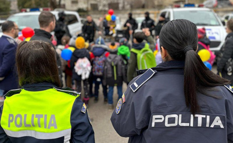 Acțiune desfășurată de polițiști, pentru siguranța elevilor în două licee din Botoșani