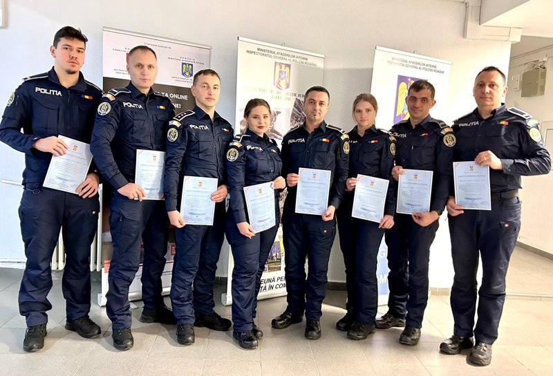 Opt tineri încadrați din susrsă externă și-au început cariera de polițist - FOTO