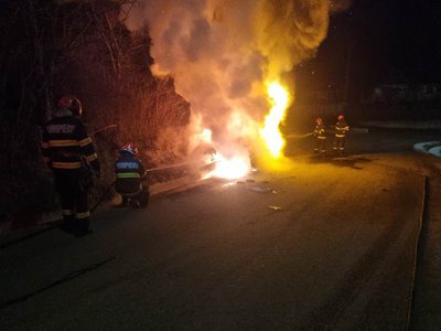 Un autoturism a luat foc …