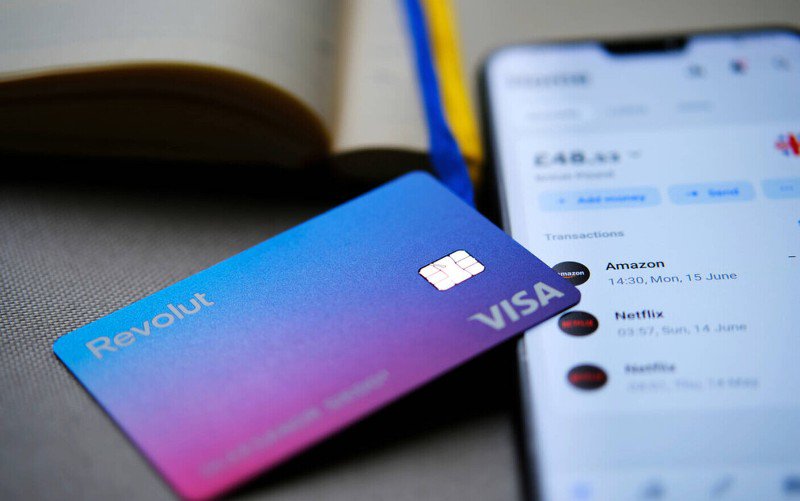 Schimbare la Revolut. Anunț pentru românii cu cont și card. Ce telefoane mobile sunt vizate