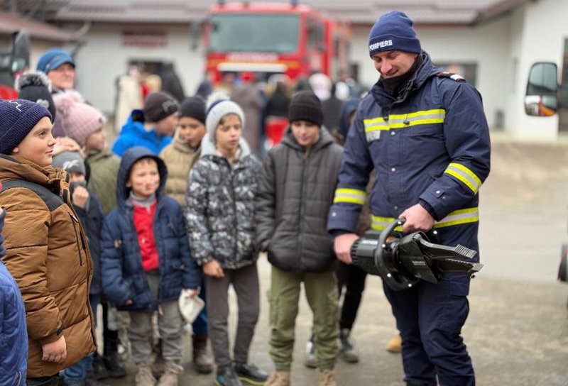 „Împreună, mai pregătiți” – acțiuni de informare și educare preventivă la Vârfu Câmpului - FOTO