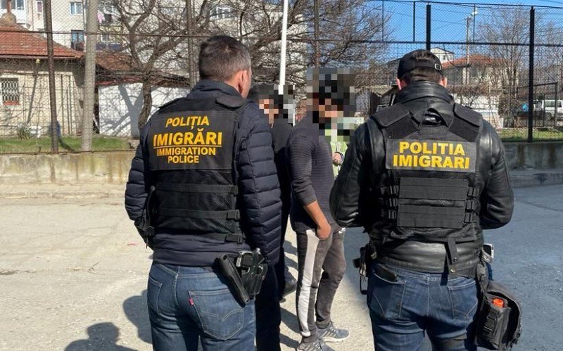 Acțiuni și activități ale polițiștilor de imigrări: mii de permise de ședere emise și străini îndepărtați din românia sub escortă