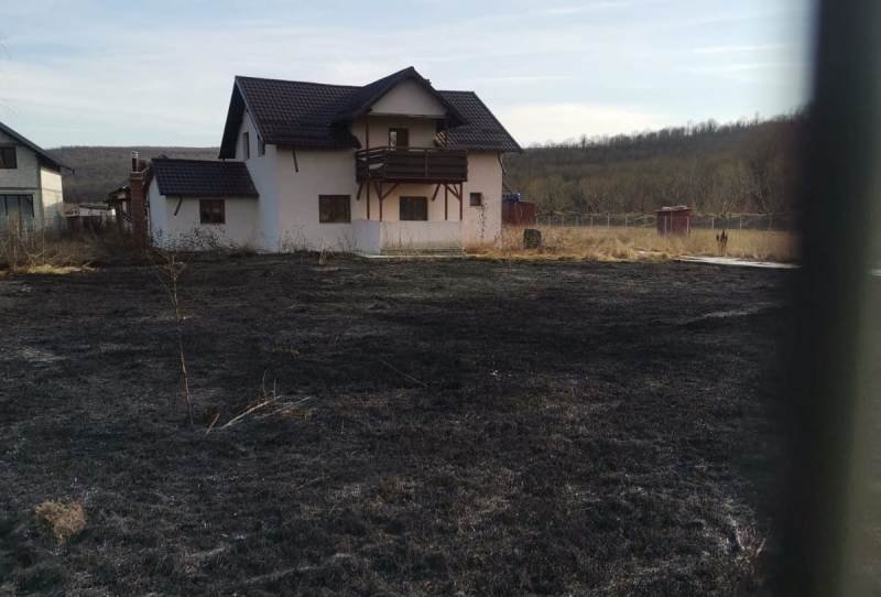 Nu distrugeți vegetația uscată prin ardere: pericol de incendiu!